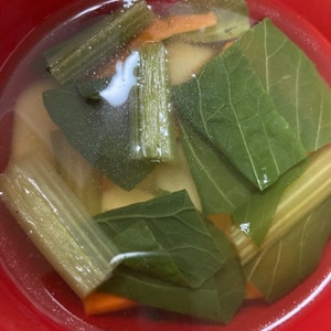 小松菜と人参のコンソメスープ